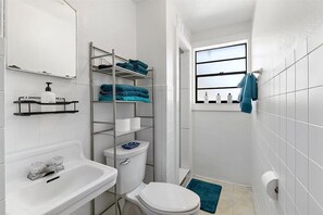 Bruser, hårtørrer, håndklæder