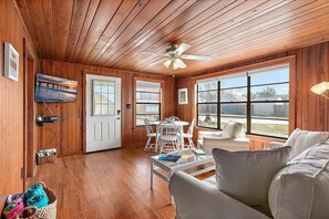 Tv, dvd-spelare och kontor