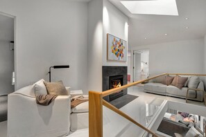 Televisie en een open haard