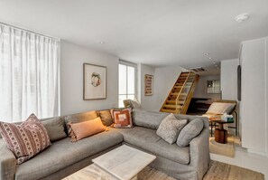 Televisie en een open haard