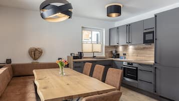 Kühlschrank, Mikrowelle, Ofen, Geschirrspüler