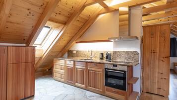 Réfrigérateur, four, lave-vaisselle, cafetiÚre/bouilloire