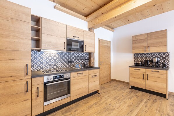 Oven, dishwasher, coffee/tea maker, electric kettle