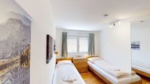 2 bedrooms, iron/ironing board, free WiFi, bed sheets