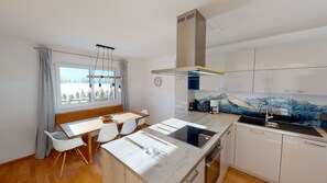 Kjøleskap, mikrobølgeovn, ovn og oppvaskmaskin