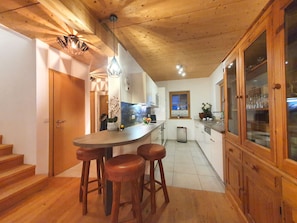 Réfrigérateur, micro-ondes, four, lave-vaisselle