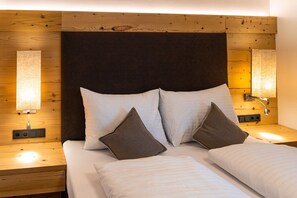 2 室のベッドルーム、WiFi (無料)、ベッドシーツ