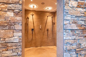 シャワー、ヘアドライヤー、タオル