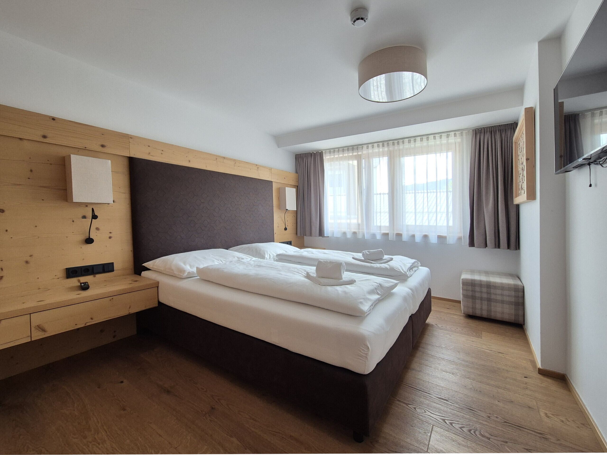 2 bedrooms, in-room safe, WiFi (free), bed sheets