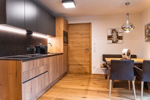 Réfrigérateur, micro-ondes, four, lave-vaisselle