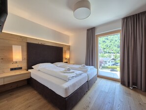 1 bedroom, in-room safe, free WiFi, bed sheets