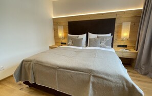 1 bedroom, in-room safe, iron/ironing board, free WiFi