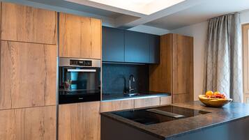 KĂŒhlschrank, Mikrowelle, Ofen, GeschirrspĂŒler