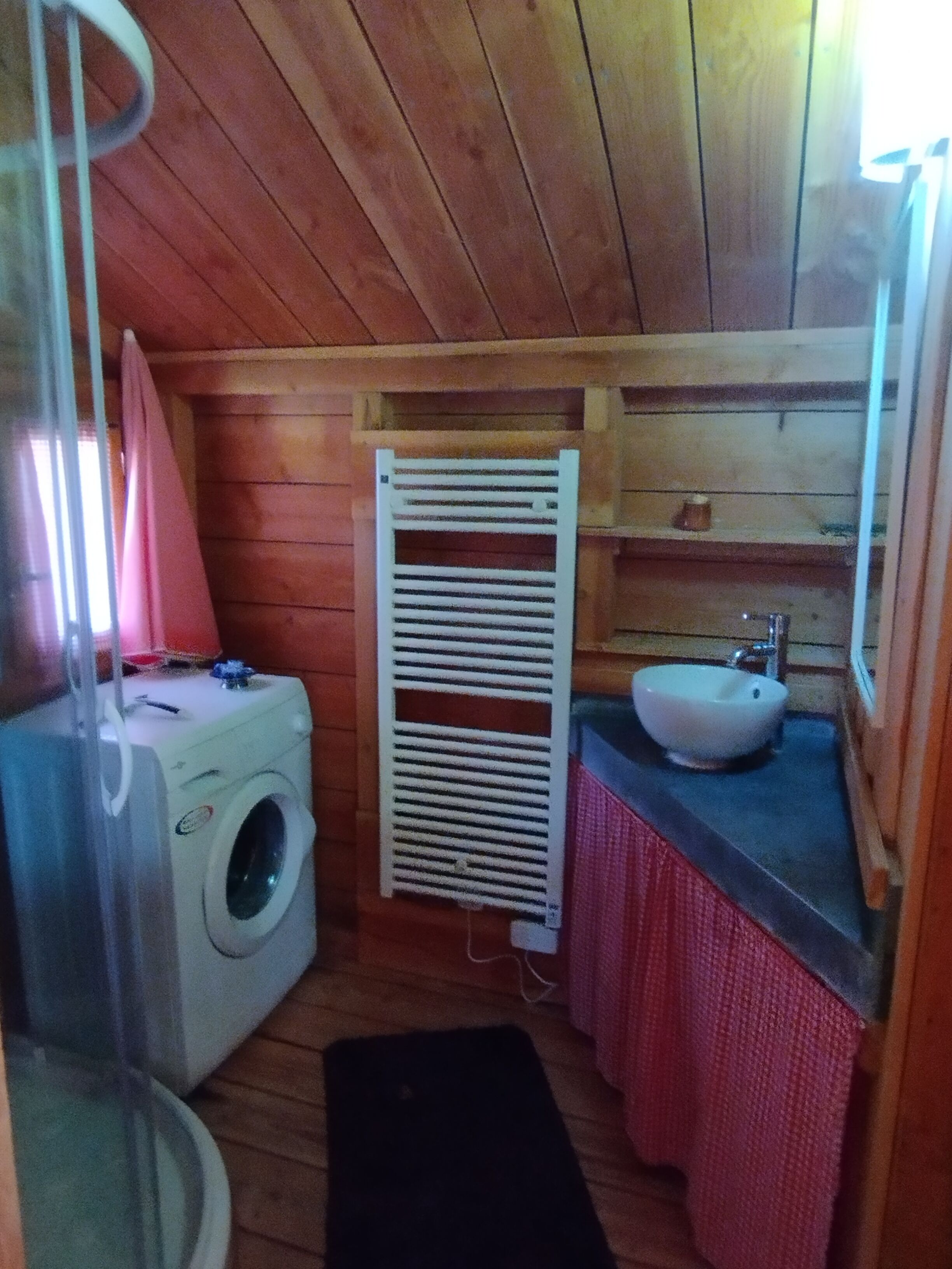 Douche, sèche-cheveux, papier toilette