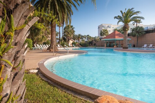 NEW Heated Pool & HOT Tub! Top-Floor-Ocean View!