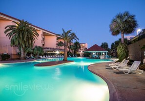 حمّام سباحة مُدفَّأ