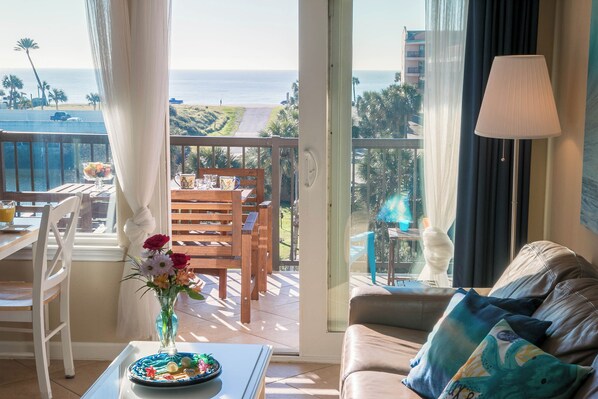 Smart TV, books - New Heated Pool & Hot Tub DolphinSmile (Galveston)