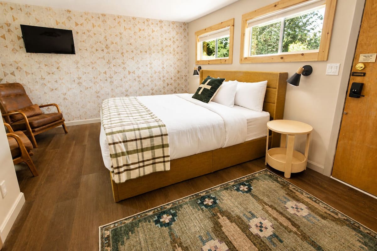 WiFi (free), bed sheets