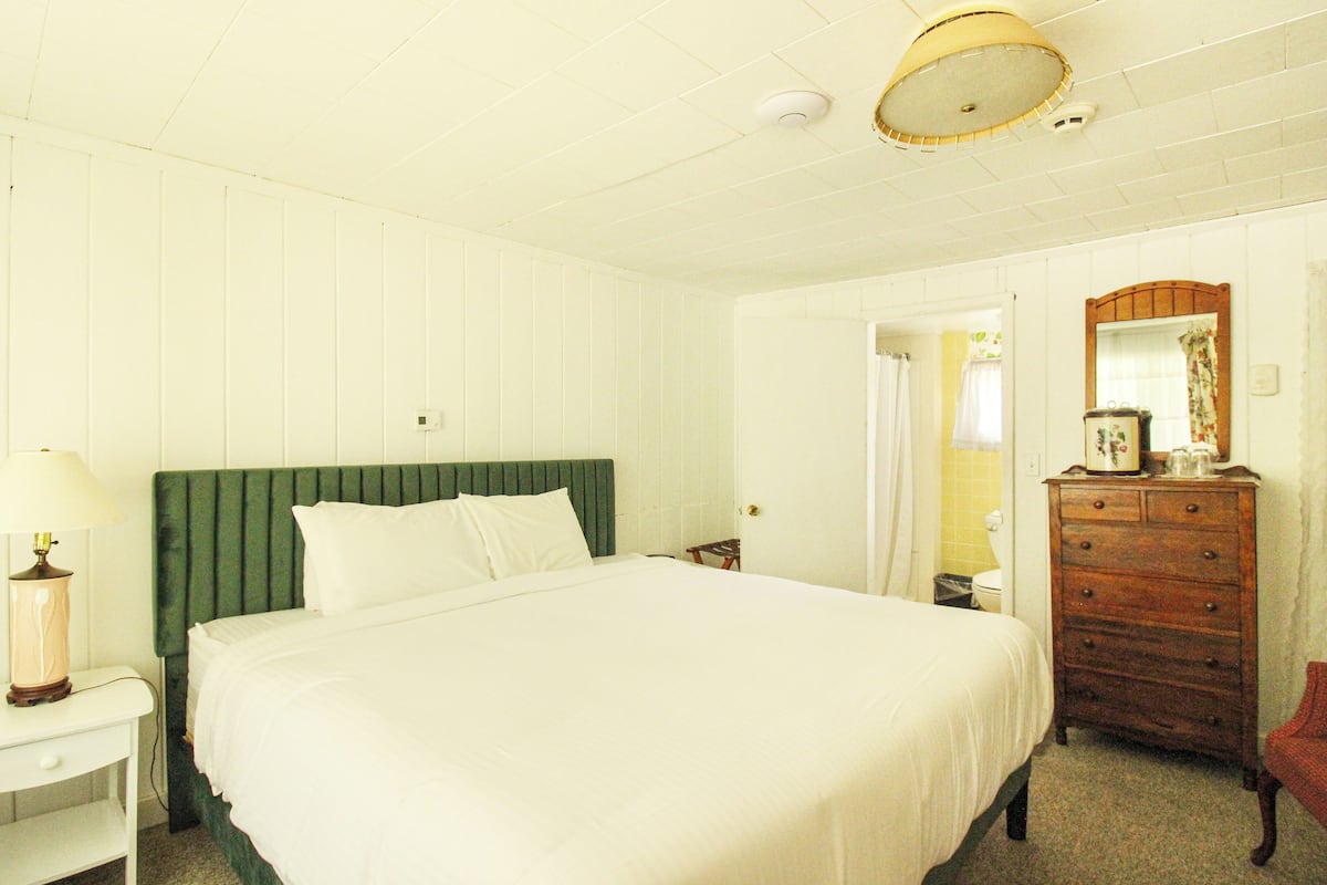Standard Double Room, Courtyard View | Individually decorated, individually furnished, travel crib, free WiFi