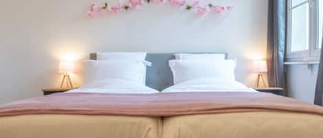 1 bedroom, desk, free WiFi, bed sheets