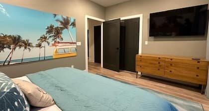 Walk to beach! Resort amenities incl pool & gym!