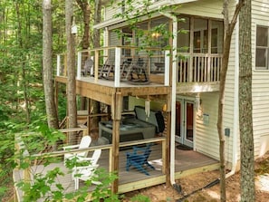 Terrace/patio - Lallybroch on the Lake  4 BR, 3 BA, Sleeps 9 (Ellijay)