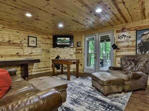 Unclassified image, 4 of 31, button