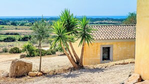 A building with a tiled roof and a small doorway. - Li Scalitti Residence with swimming-pool (Badesi)