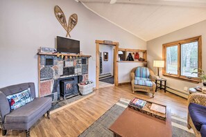 Smart-TV, Kamin, Bücher