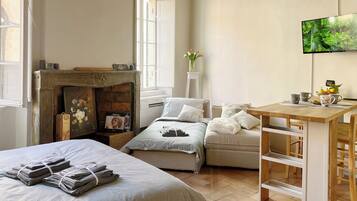 1 bedroom, desk, iron/ironing board, WiFi