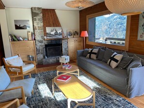 Smart TV, DVD player, books, music library - Chalet Familial Entièrement Rénové à Saint Gervais Face au Mont Blanc (Saint-Gervais-les-Bains)