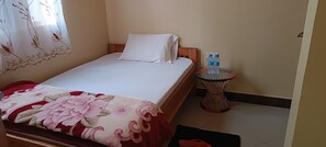 Soundproofing, iron/ironing board, free cots/infant beds, free WiFi - KILELENI LODGE (Moshi)