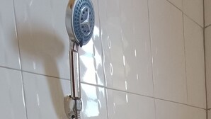 وحدات دش مزودة بخاصية التدليك بالمياه