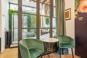 Deluxe Double Room | Living area - Dog Admiral Urban Guest House (Palma de Mallorca)