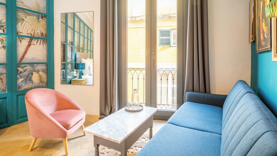 Dog Admiral Urban Guest House