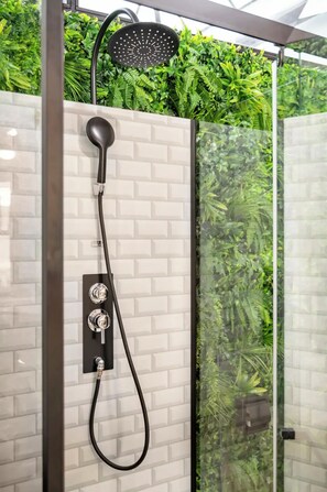 Habitación doble Deluxe | Ropa de cama de alta calidad y camas con efecto memoria 