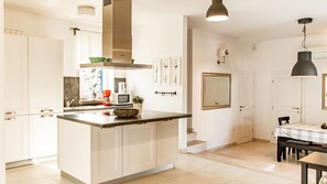 Refrigerador, microondas, horno y lavavajillas 