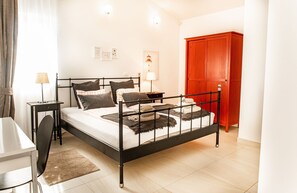 Unclassified image, 3 of 6, button