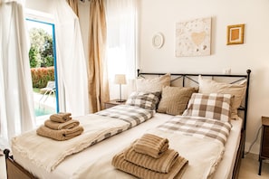 3 bedrooms, iron/ironing board, free WiFi, bed sheets