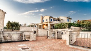 Exterior - Villa Torre III by Villas Guide (Frata)