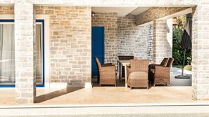 Outdoor dining - Villa Torre III by Villas Guide (Frata)