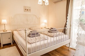 3 bedrooms, iron/ironing board, free WiFi, bed sheets