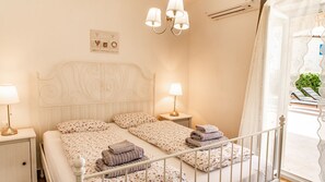 3 bedrooms, iron/ironing board, free WiFi, bed sheets - Villa Torre IV by Villas Guide (Frata)
