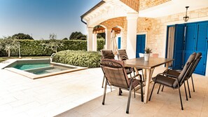 Outdoor dining - Villa Torre IV by Villas Guide (Frata)