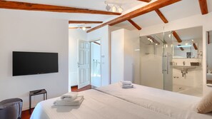 5 chambres, fer et planche à repasser, accès au Wi-Fi (inclus)