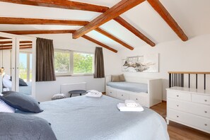 5 bedrooms, iron/ironing board, free WiFi, bed sheets - Villa Bruna by Villas Guide (Porec)