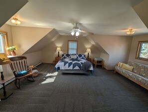 5 bedrooms, iron/ironing board, travel crib, free WiFi - Brick House on the River at Riverside Point Resort (Park Rapids)