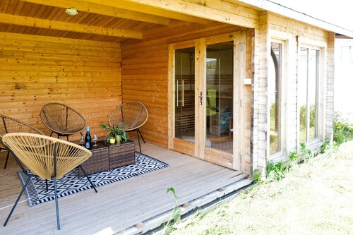 Recent house, quiet location, Les Sables - sleeps 8