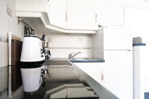 Kjøleskap, mikrobølgeovn, ovn og oppvaskmaskin