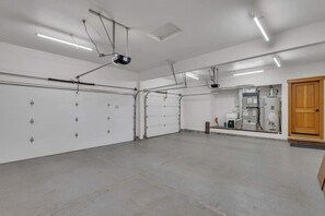 Interior - AC, on the Deschutes River, luxury, quiet, 5*view! (Bend)